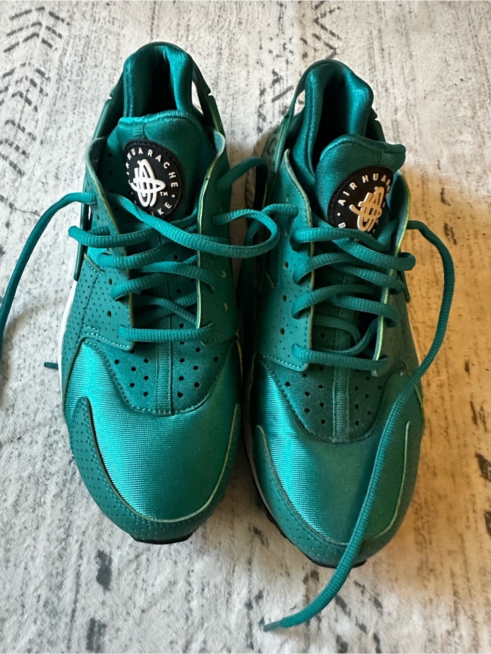 Nike Women's Air Huarache Green Athletic Sneakers